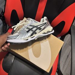 BRAND NEW ASICS
