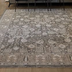 8x10 Rug in perfect condition 