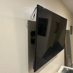 Samsung Flatscreen Smart TV (50” - Like New)