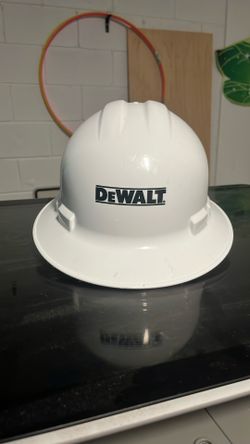 DEWALT DPG11FB Full Brim Hard Hat with Ratchet Suspension - White