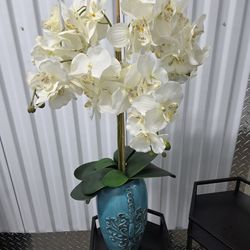 Miscellaneous decor items