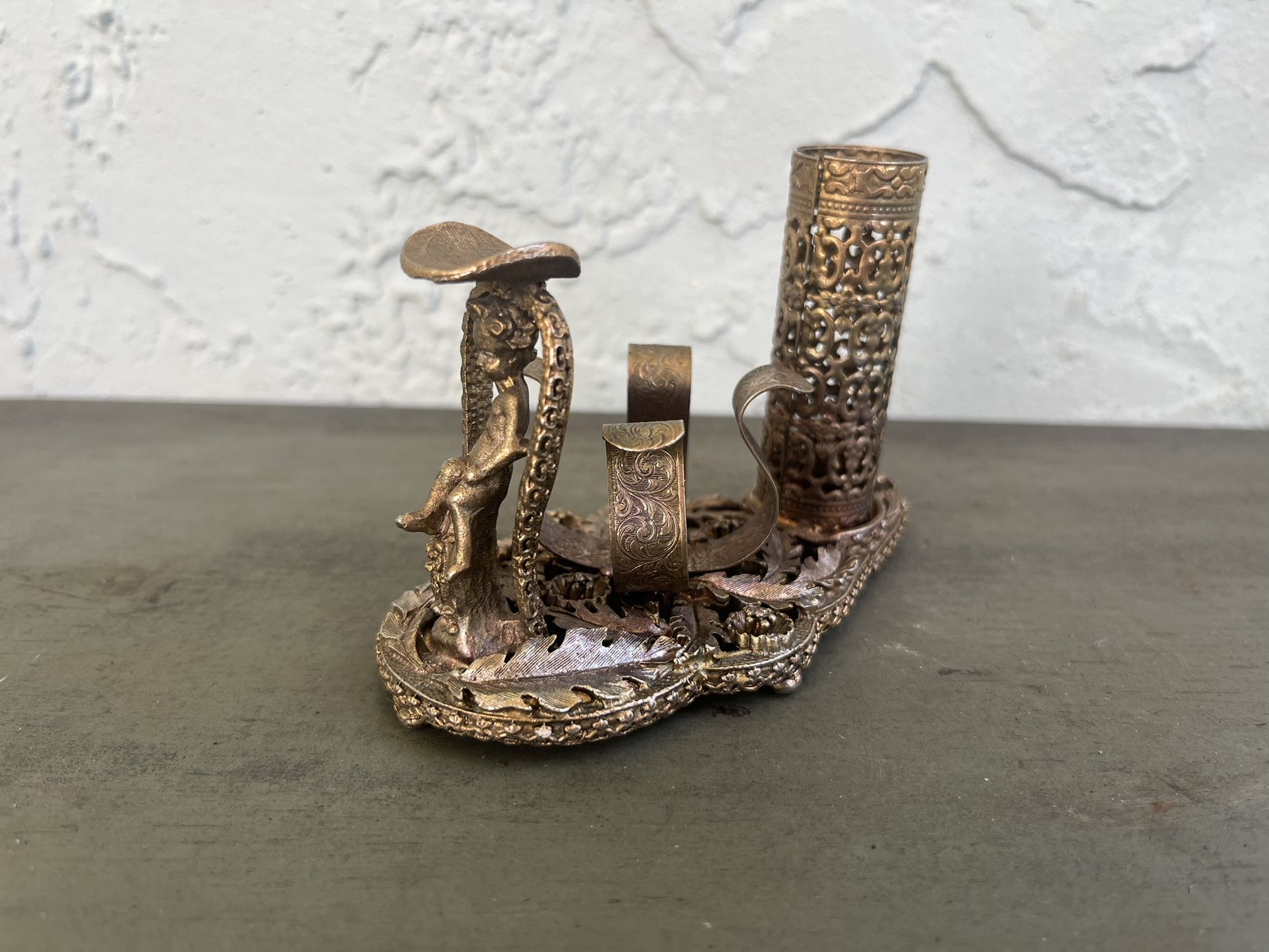 SAM FINK Gold Metal Filigree Victorian-Style Lipstick/Nail Polish Holder and Finger Rest