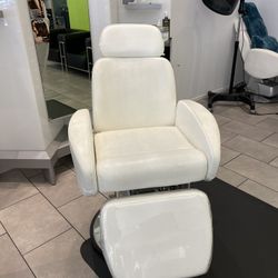 Hydraulic eyebrow chair