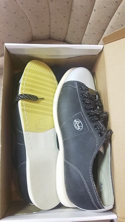 Authentic Linds mens size 13 bowling shoes