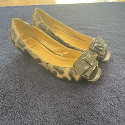 Madeline Stuart leopard print heels size 6 