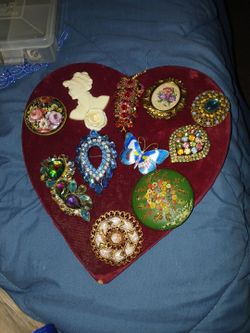 Vintage pins broaches