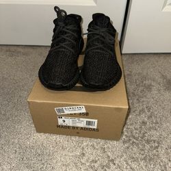Yeezy Pirate Black sz 9