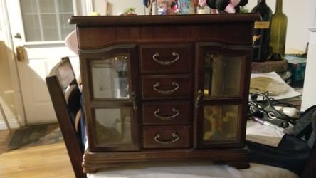 Jewelry box