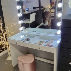 White 2- Drawer Vanity Set With XL Mirror 