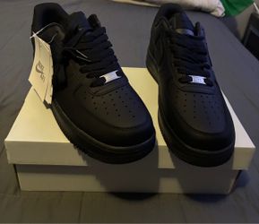 New Nike Air Force 1 - Black Size 9.5 Men