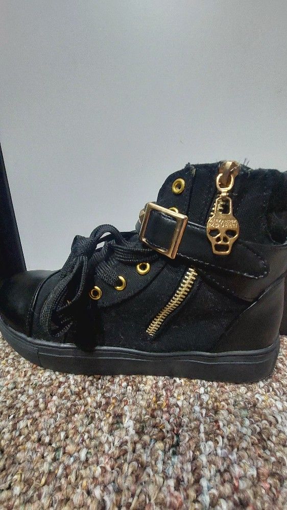 Black Canvas Shoes With Faux Leather And Gold Hardware