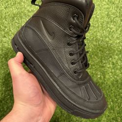 Nike Woodside 2 High Boots 🥾 Size 5Y ⚫️