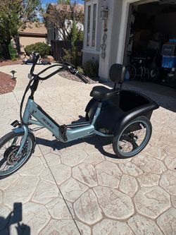 Pedego Electric Trike only 1.3 original miles