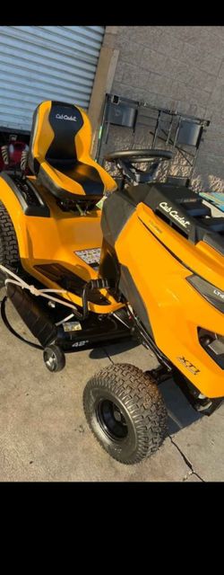 Cub Cadet gas XT1 42" Riding Lawn Mower new