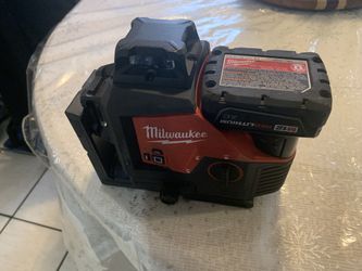 M12 Millwakee Green Láser Comes With Batery And Charger 