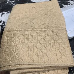 Full size quilt bed spread gold color