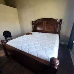 KING BEDFRAME 