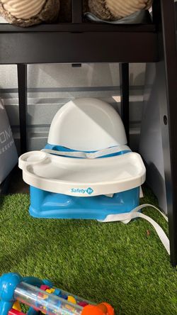 Baby booster seat with tray
