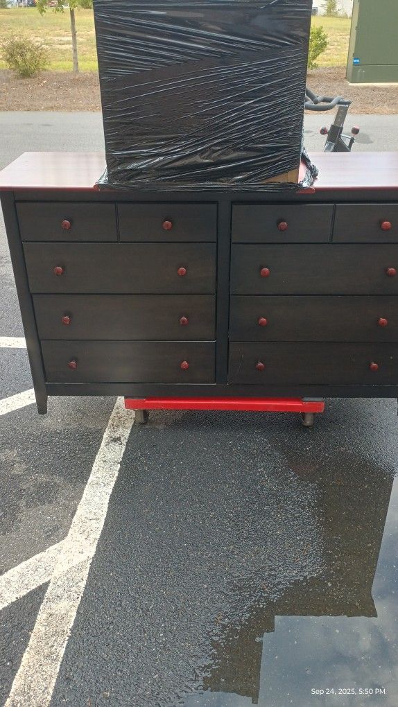 8 Drawer Dresser With Matching End Table