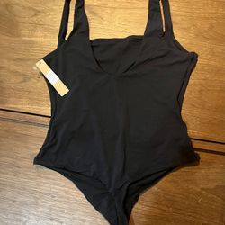 Nordstrom Skims Fits Everybody Square Neck Sleeveless Bodysuit for Sale in  Tempe, AZ - OfferUp