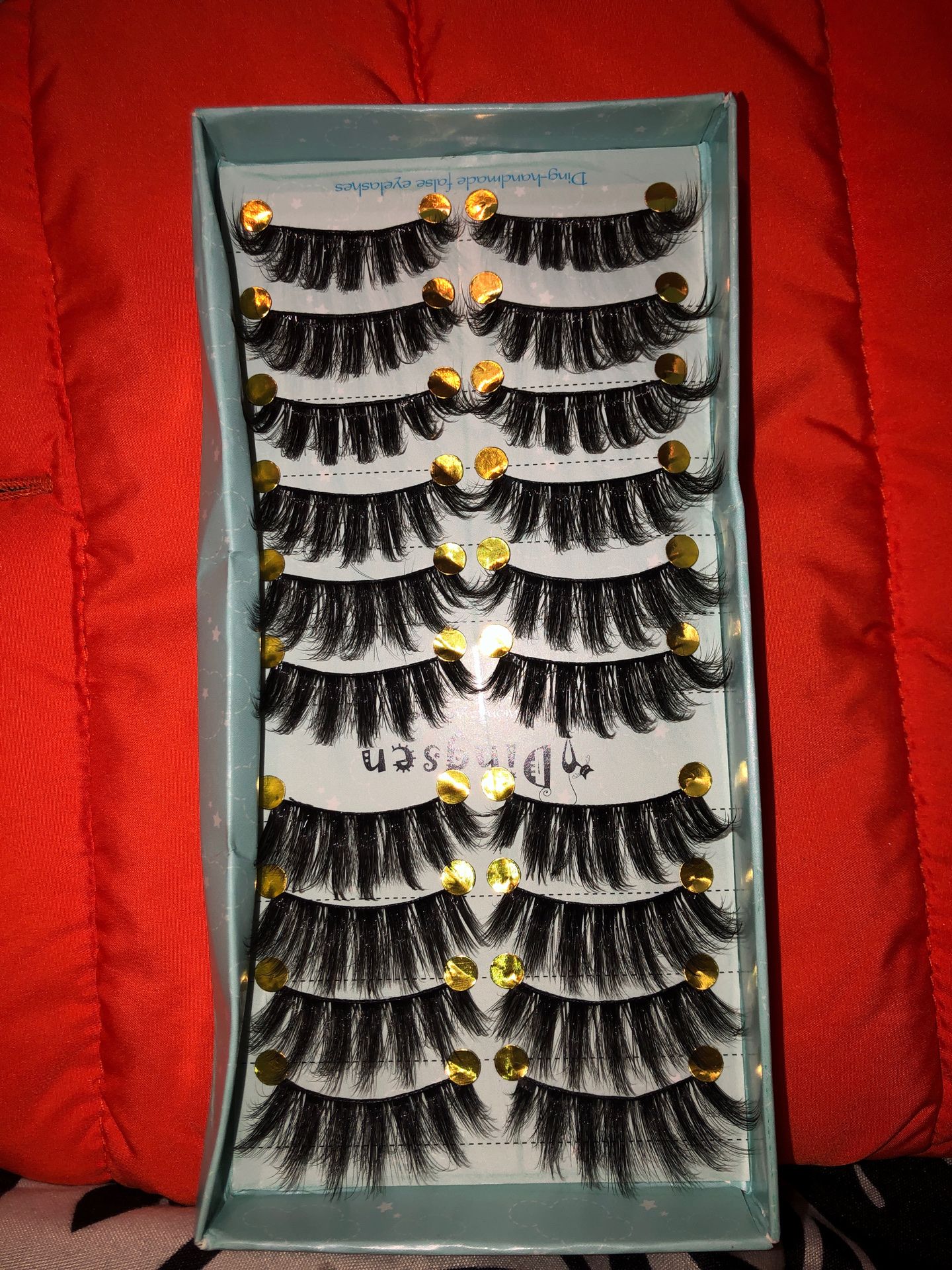 10 pairs of lashes