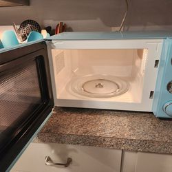Galantz Vintage Microwave & Refrigerator/Freezer