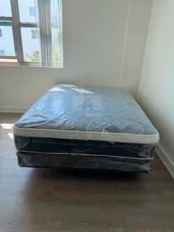 Queen mattress pillow top set with box spring (2pc - new)