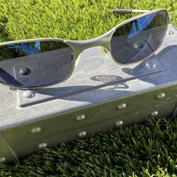 Oakley Square Wire 2.0 Silver With Blue Iridium Lenses Includes Metal Vault Case