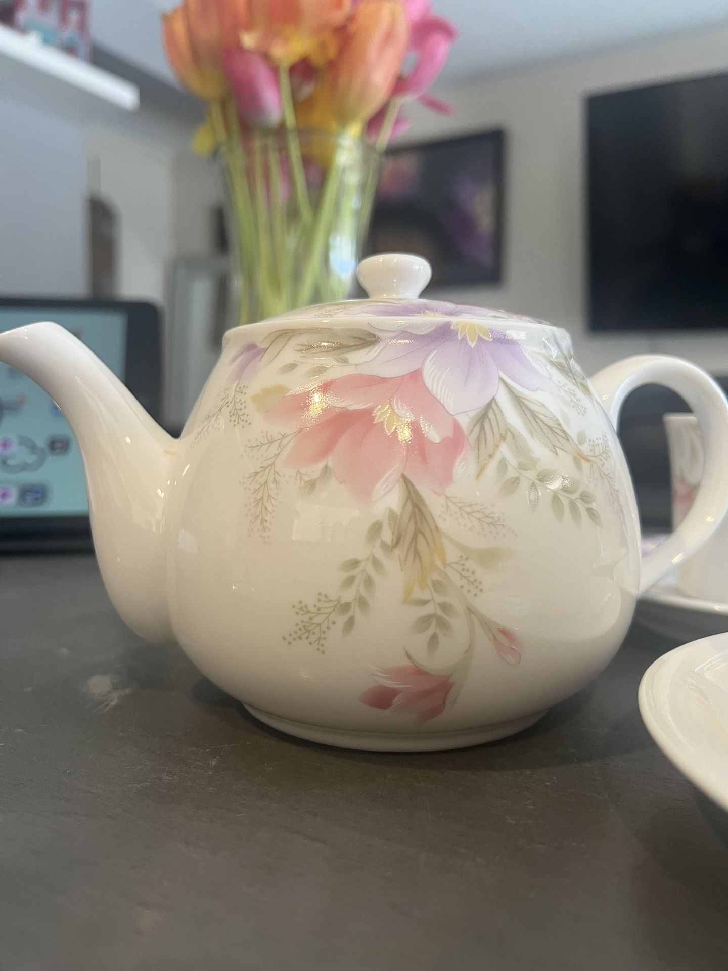 Vintage China kuo Bone Tea Set 4 Cups , 4 Saucers And Teapot 