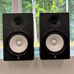 Yamaha-HS8-studio-monitor-speaker