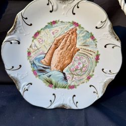 Vintage collector plate featuring Albrecht Dürer's "Praying Hands" design.