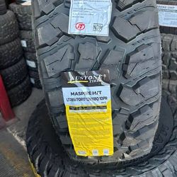 LT 285/70/17 MT SET OF NEW TIRES 