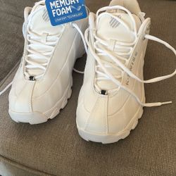 Brand New Shoes 10.5 https://offerup.com/redirect/?o=Sy5TV0lTUw==
