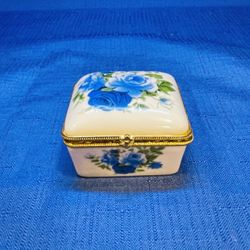 Pretty Vintage Square Ceramic Hinged Floral Blue/white Jewelry/trinket Box 