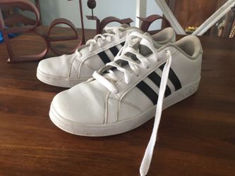 Awesome pair of Adidas sneakers size 5 1/2