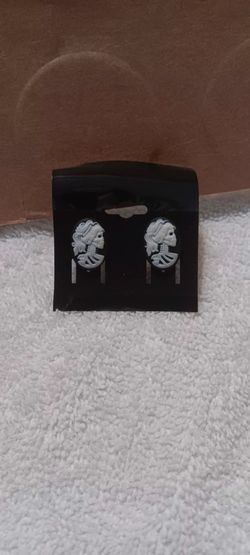 GOTHIC BOBBY PIN/EARRINGS