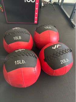 4 CrossFit medicine balls