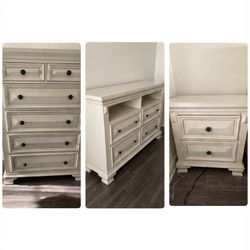 4 Piece White Wood Bedroom Set