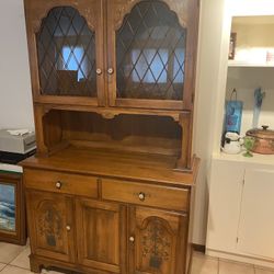 Rare Vintage Hitchcock Hutch Great Condition !