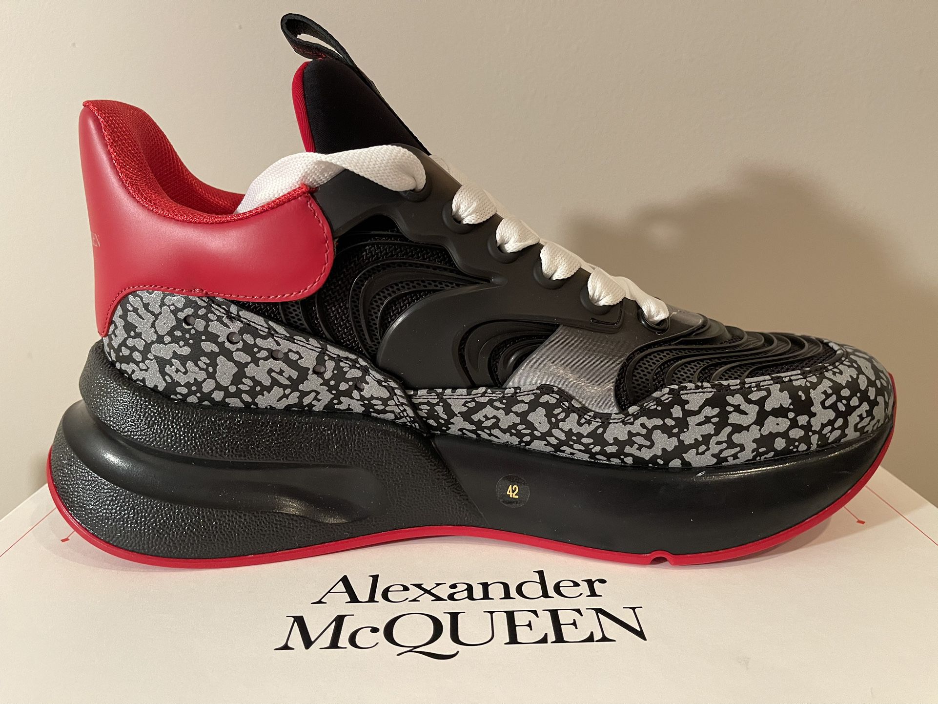 Alexander McQueen: Oversized Sneaker – Rockin