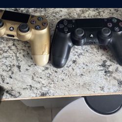 2 Ps4 Controllers Good Condition 