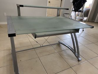 GLASS DESK 4’x3’x3’