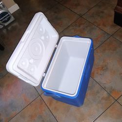 Coleman Cooler Medium Size Excellent Condition 15 Doll
