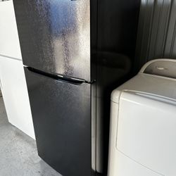 Frigidaire Refrigerator (1 Month Warranty)