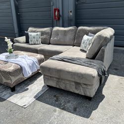 sectional/couch,sofa, Velvet, super comfy, cloud grey, 120x78, delivery available