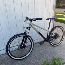 2023 Marin San Quentin 27.5 Large Frame