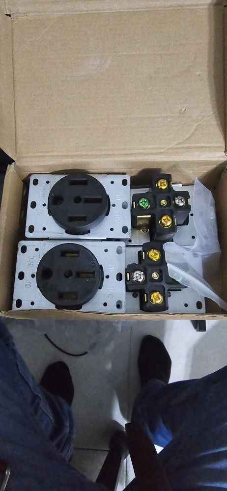 Industrial Grade 50 Amp NEMA 14-50 Receptacle 3.74 x 2.56 x 1.97 In 3 Pole 4 Wire Ground Receptacle Electrical OUTLET 4 PCS