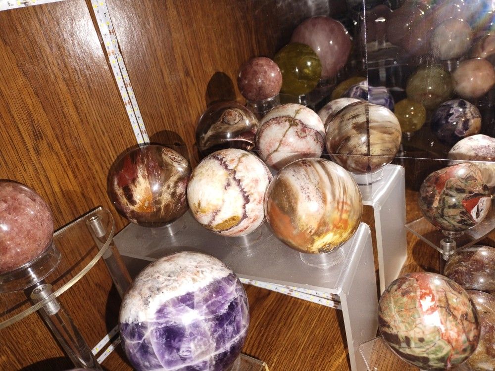 Swirled Crystal Spheres