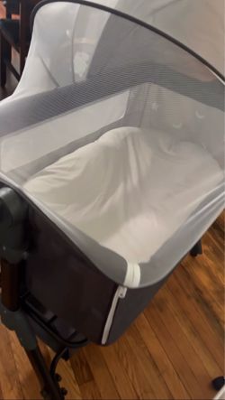 Baby Bassinet with Mesh Sides