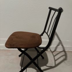 Brown/Black Folding Chair